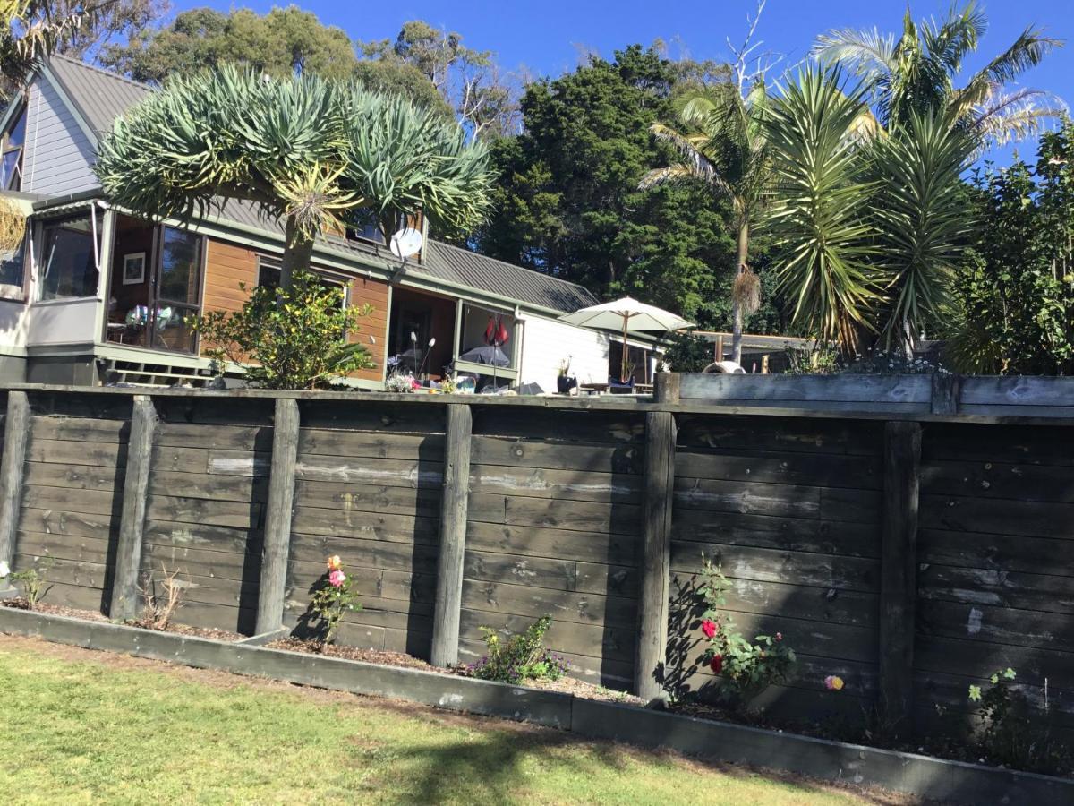 Norfolk Gardens Bed And Breakfast Te Kopuru Exterior photo